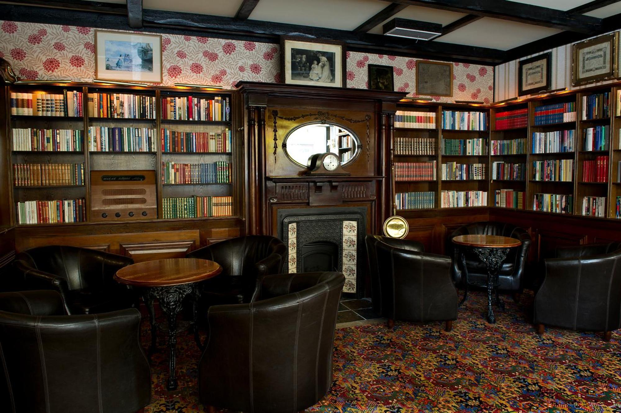 Hotel Bishops Arms Koeping Экстерьер фото