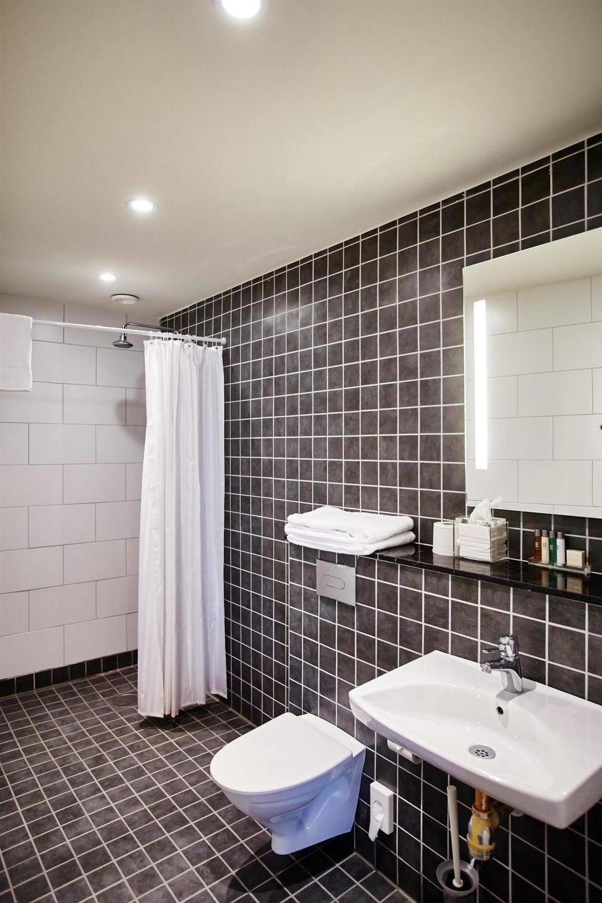 Hotel Bishops Arms Koeping Экстерьер фото