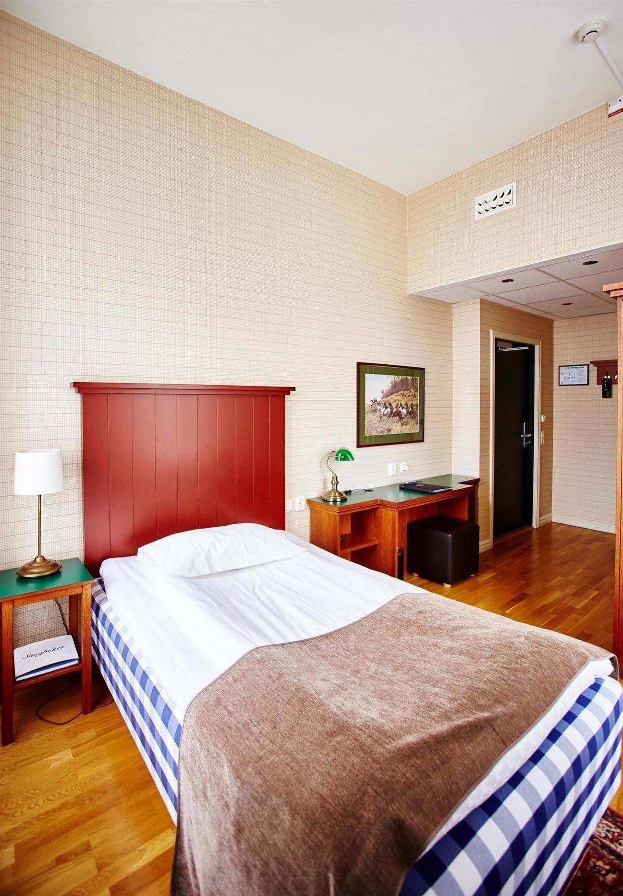Hotel Bishops Arms Koeping Экстерьер фото